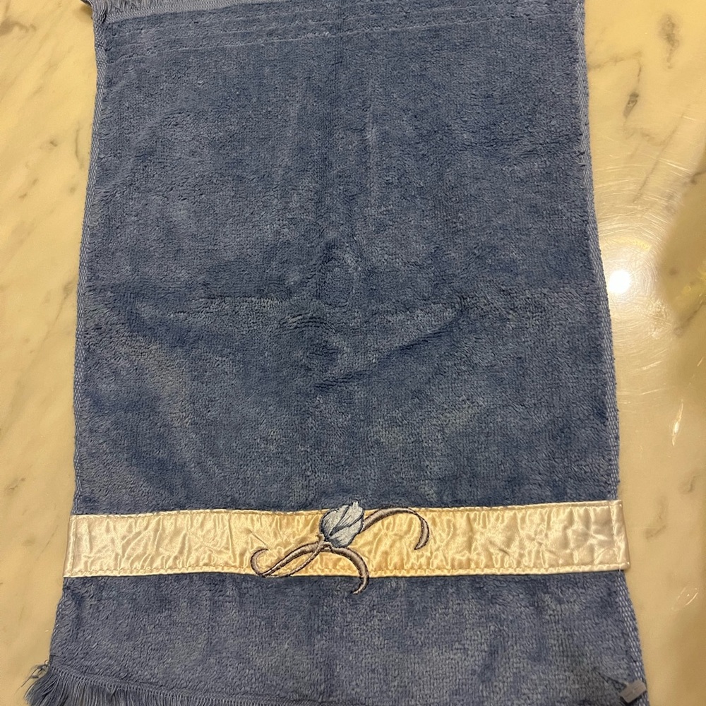 Vintage Saturday Knight finger tip hand towel. Firm Price!